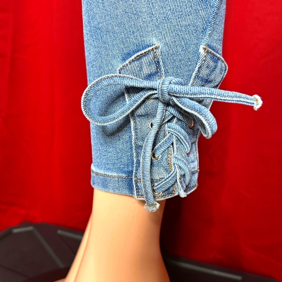New (no tags) Denim Blue Pleated Stretch Skinny Jeans w/ankle Bow Design (S-M) - Picture 9 of 9